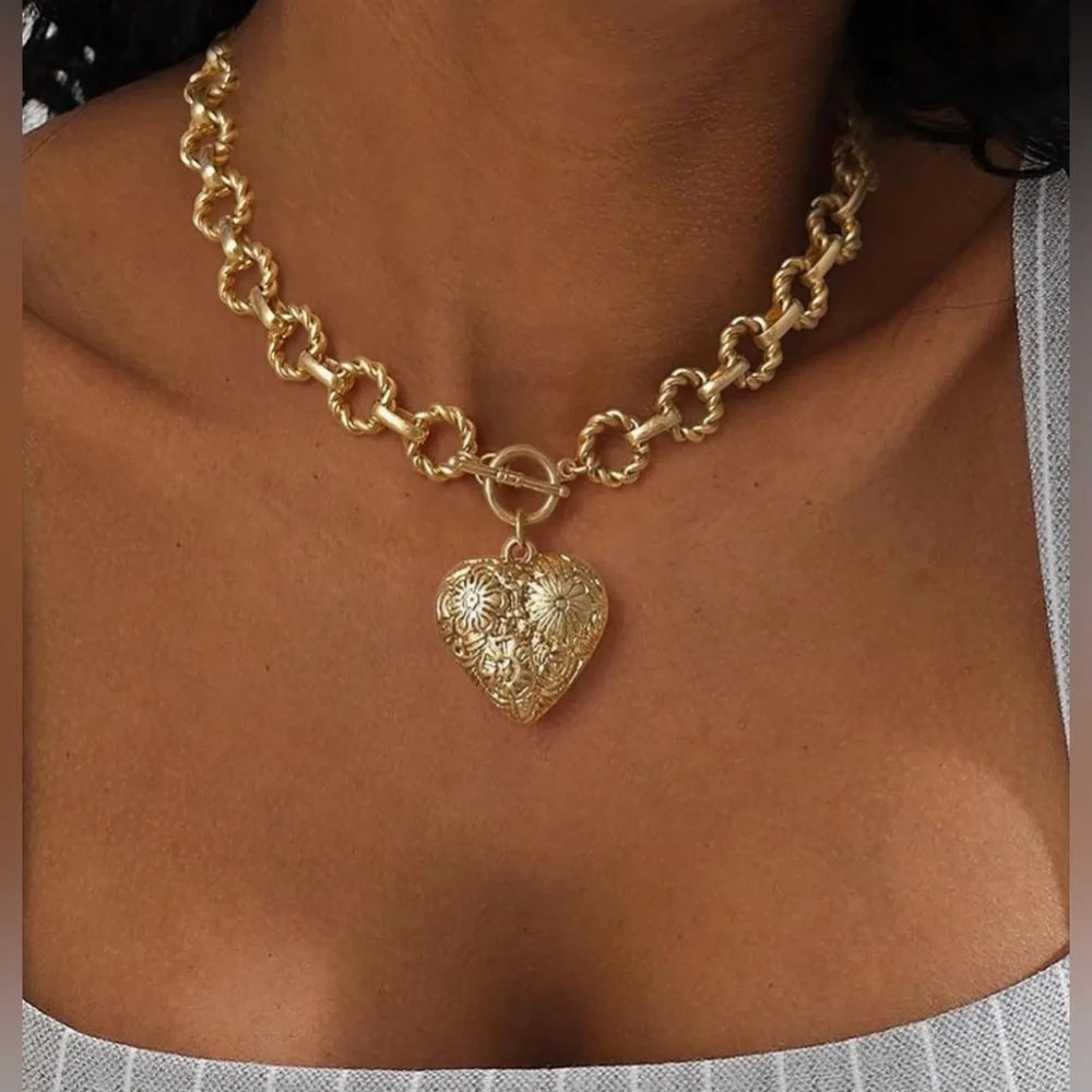 14K GOLD PLATED Chunky Heart Chain Link Choker Necklace - Picture 2 of 5